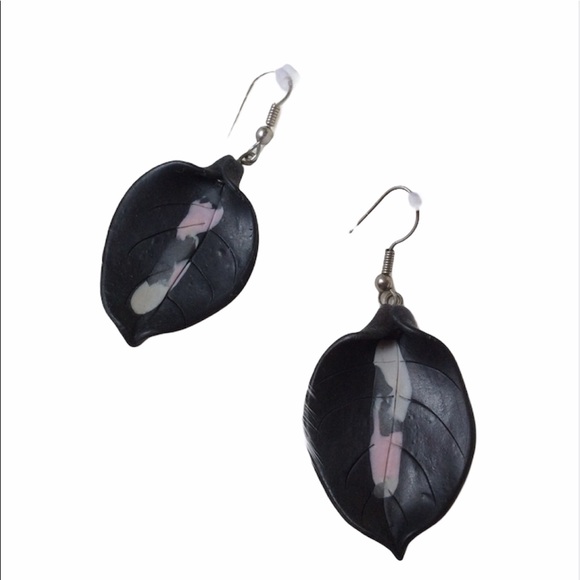 Cray Leaf Earring Black & Baby Pink